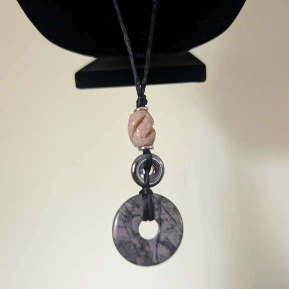 Elegant Black and Gray Pendant Necklace - Picture 5 of 6